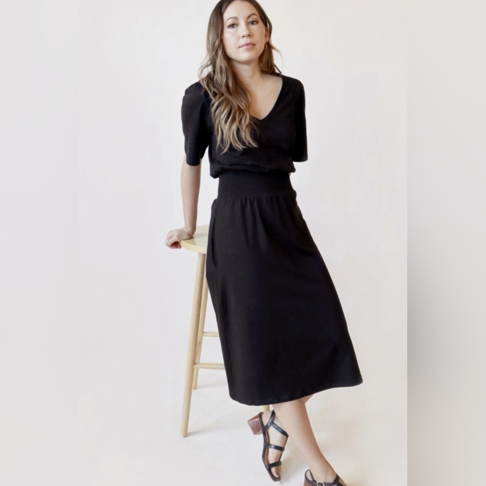 NWOT Able Short Sleeve V-Neck Sunnie Smocked Waist Dress - Black - M